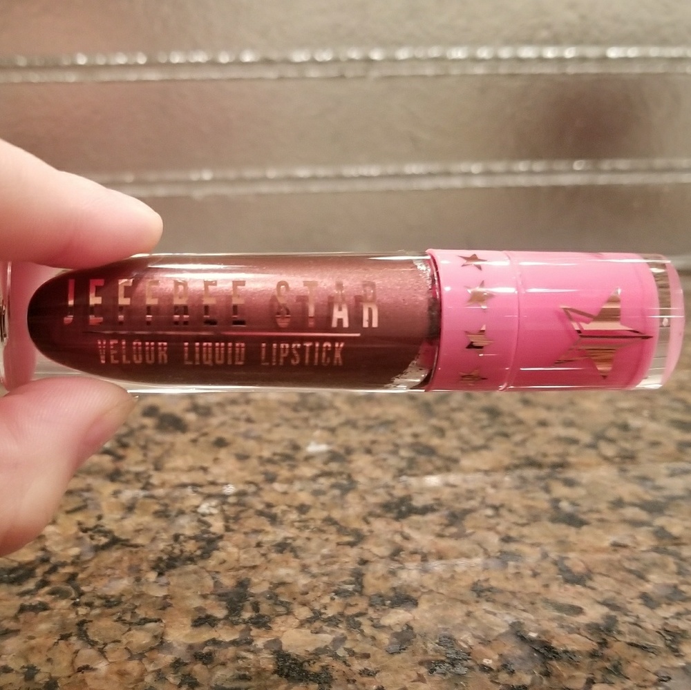 Jeffree Star "no tea, no shade" cream lip color